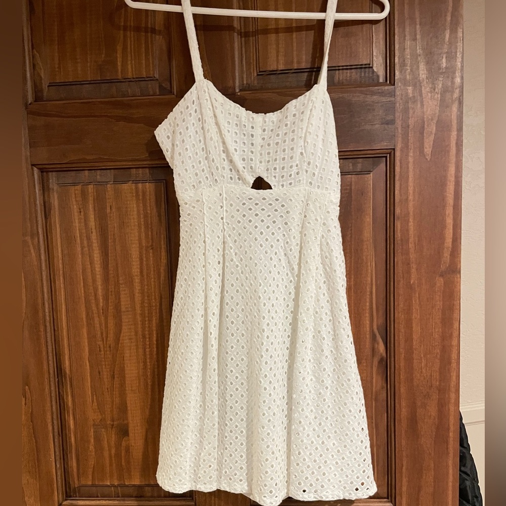 White lace short dress